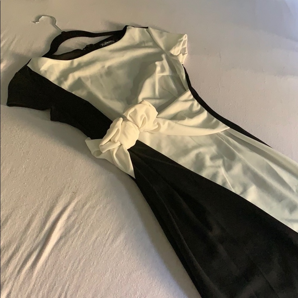 cute black/white dress, small siZe, elastic 🖤